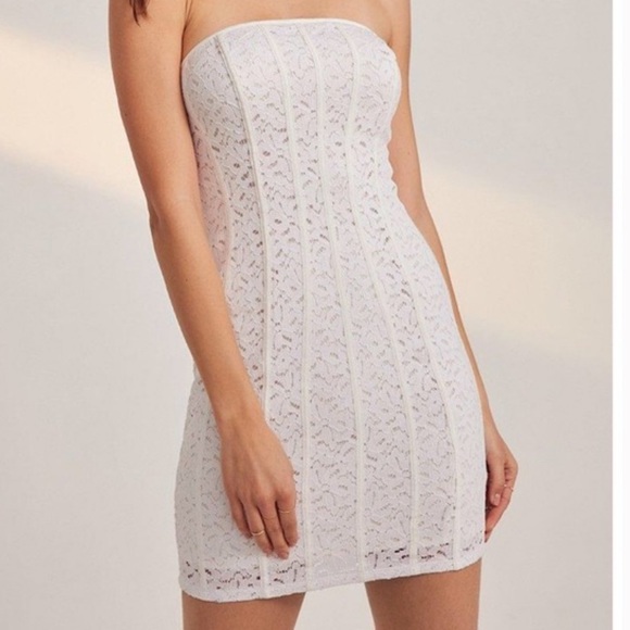 Kimchi Blue Dresses & Skirts - URBAN OUTFITTERS Strapless Lace Dress